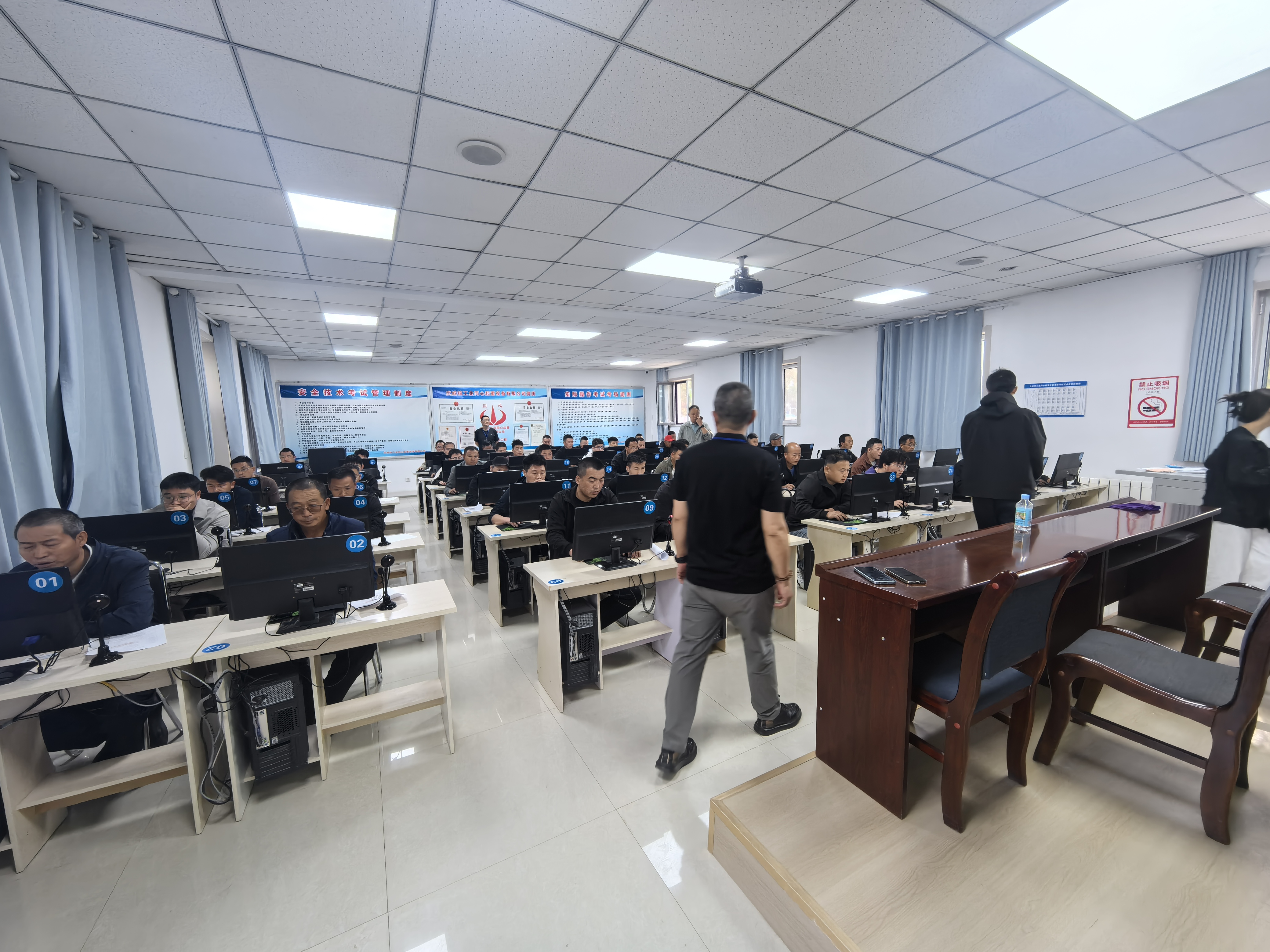 同心公司首场安全生产从业人员标准...